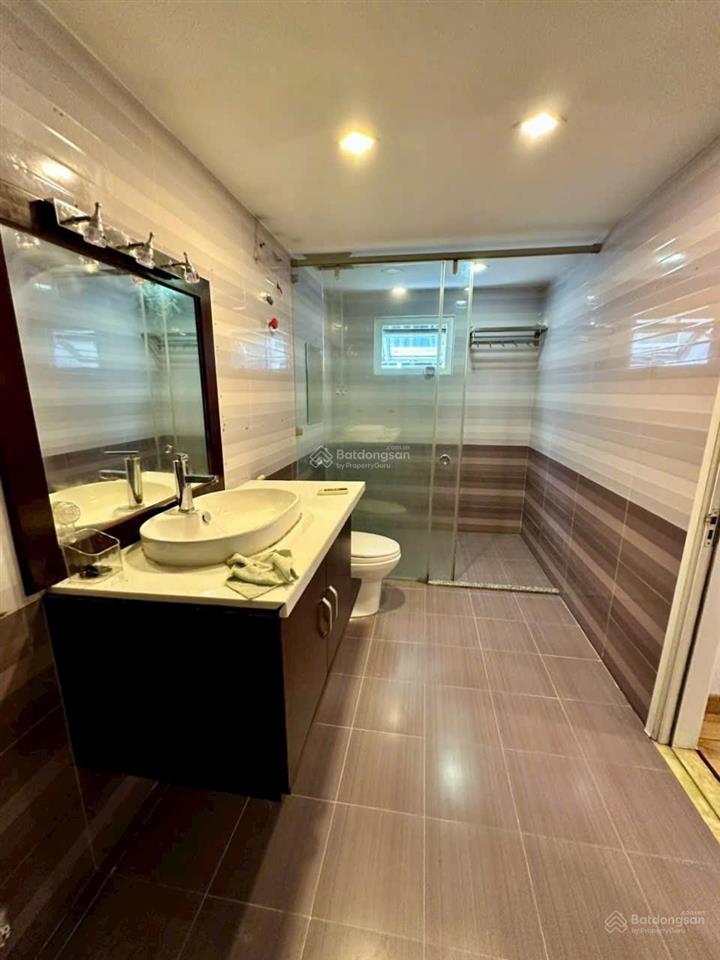 Bán nhà hxh 656 cmt8 quận 3, 6.1x14m cn 89m2, 4 tầng chỉ 20 tỷ