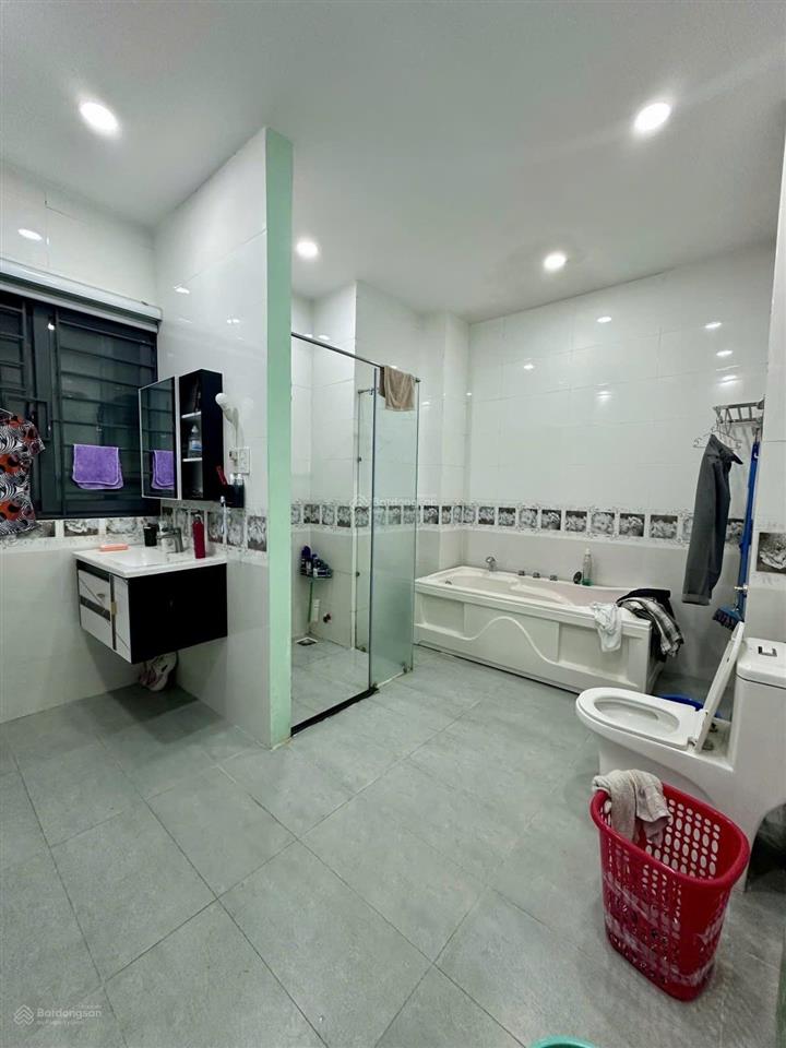 Bán nhà hxh sát mặt tiền trần phú quận 5, 8x18m cn 150m2, 6 tầng chỉ nhỉnh 31 tỷ