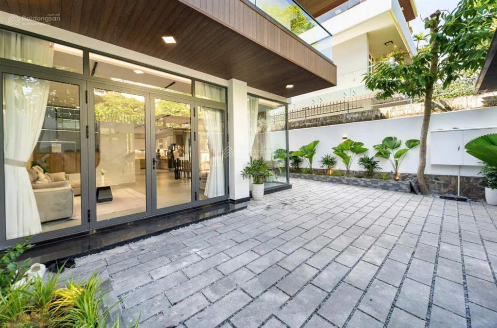 Bán biệt thự có hồ bơi kdc trung sơn, 10x20m, 3 tầng có thang máy chỉ 42 tỷ