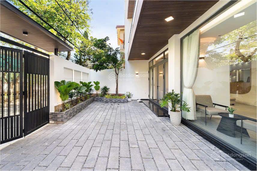 Bán biệt thự có hồ bơi kdc trung sơn, 10x20m, 3 tầng có thang máy chỉ 42 tỷ