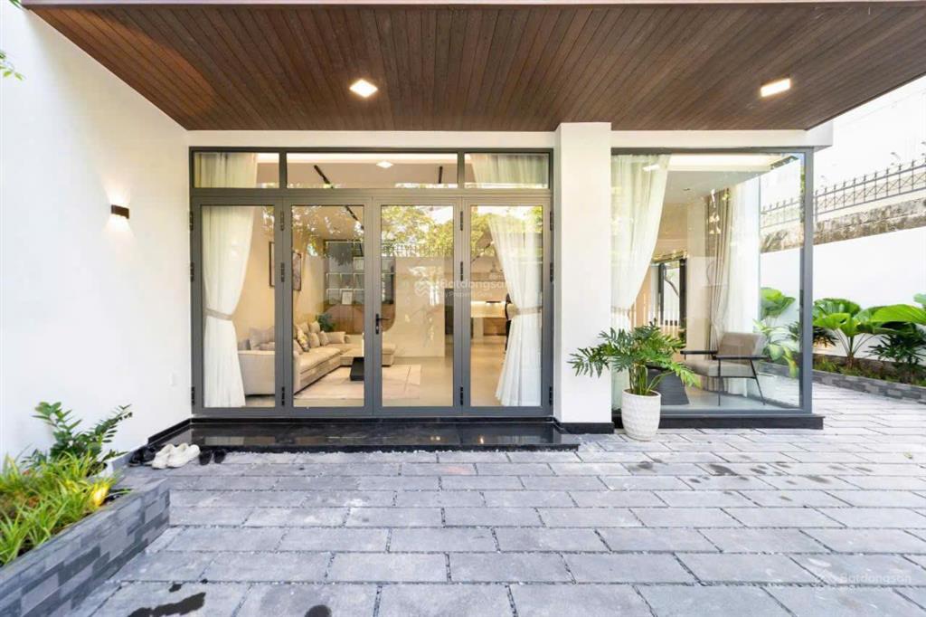 Bán biệt thự có hồ bơi kdc trung sơn, 10x20m, 3 tầng có thang máy chỉ 42 tỷ
