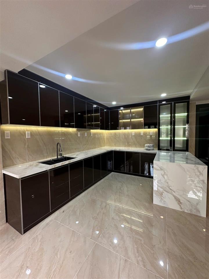 Bán nhà ngang 7.6m hxh an bình quận 5, 7.6x11m, 5 tầng mới có thang máy chỉ nhỉnh 18 tỷ