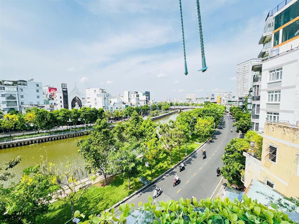 Bán nhà góc 2 mặt tiền trường sa q phú nhuận, 5x10m, 5 tầng chỉ 15 tỷ