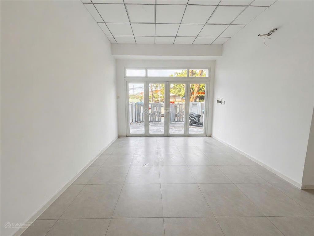 Cho thuê mặt bằng nhà phố liền kề, mặt tiền kdc merita khang điền, q9