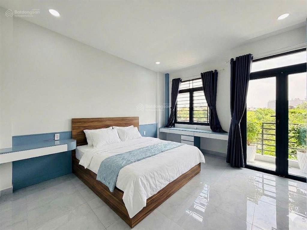 Dương quãng hàm  xe hơi quay đầu thoải mái . đậu xe ngày đêm