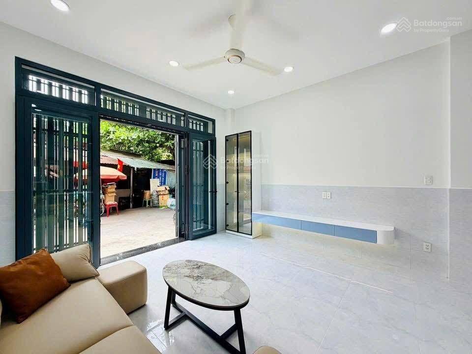 Dương quãng hàm  xe hơi quay đầu thoải mái . đậu xe ngày đêm