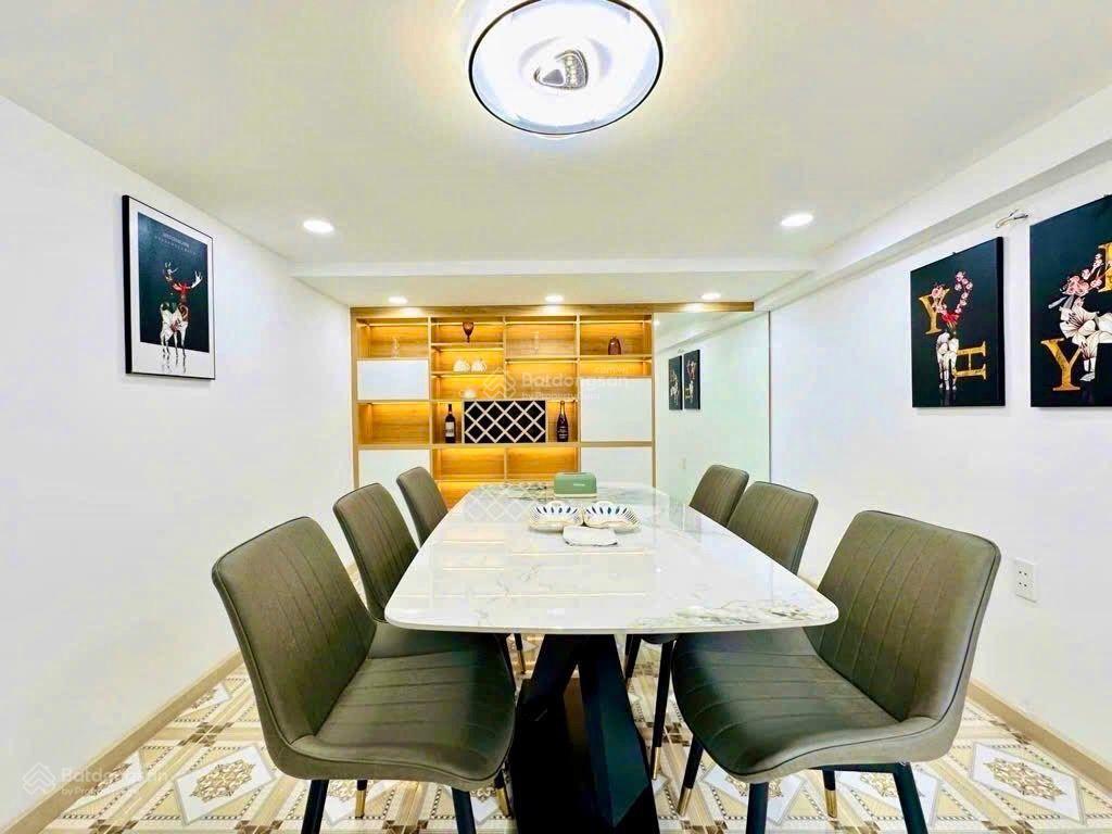 Nguyễn văn khối . ngang 7,2m , ô tô ngủ trong nhà