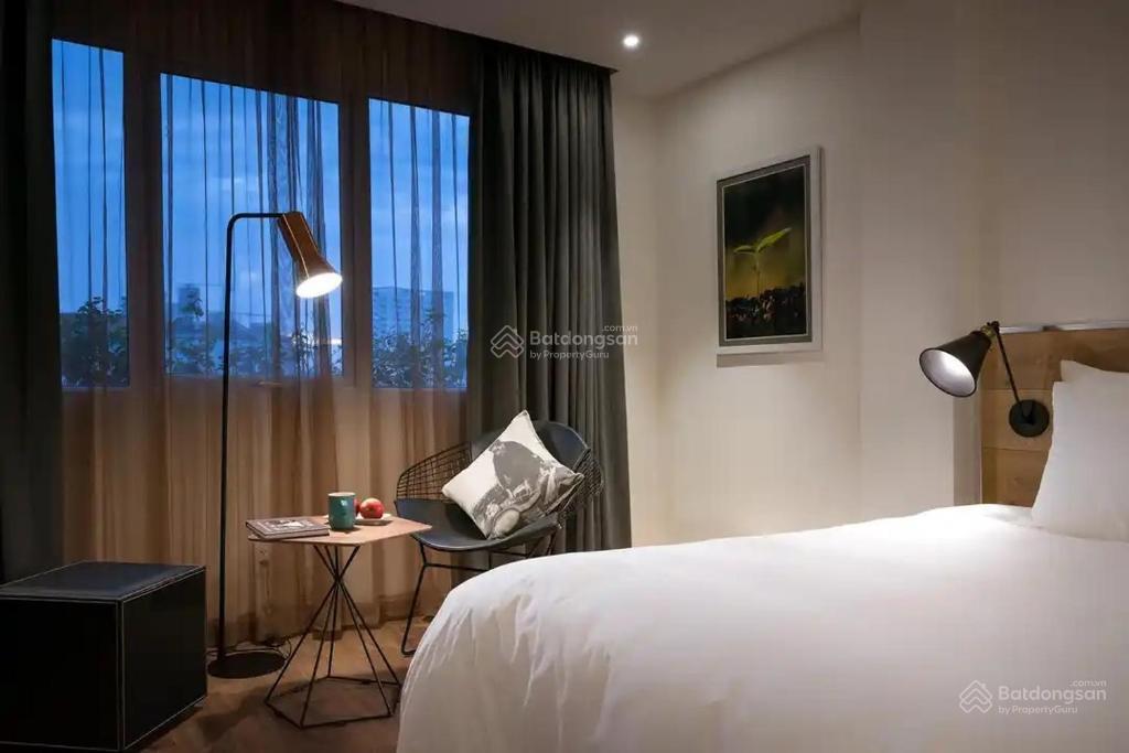 Bán nhà đề thám 96m²  mặt tiền  hầm + 10 + tầng  34 phòng  thu ~340tr/tháng  giá 130 tỷ