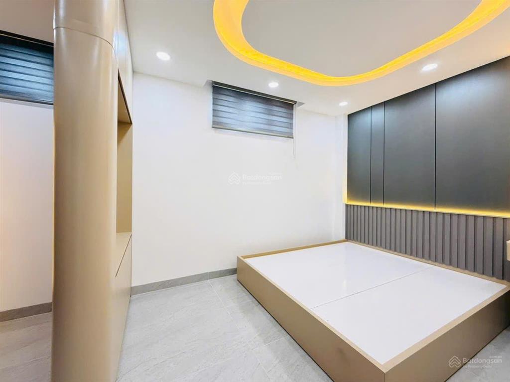 Bán nhà bề ngang 4m , thành thái, cách mặt tiền rất gần, chỉ nhỉnh sáu tỷ