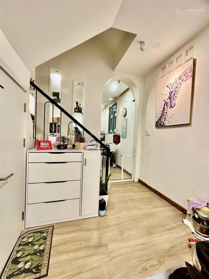 Bán nhà hẻm xe hơi đỗ cửa quận 10, năm tầng, hoà hảo