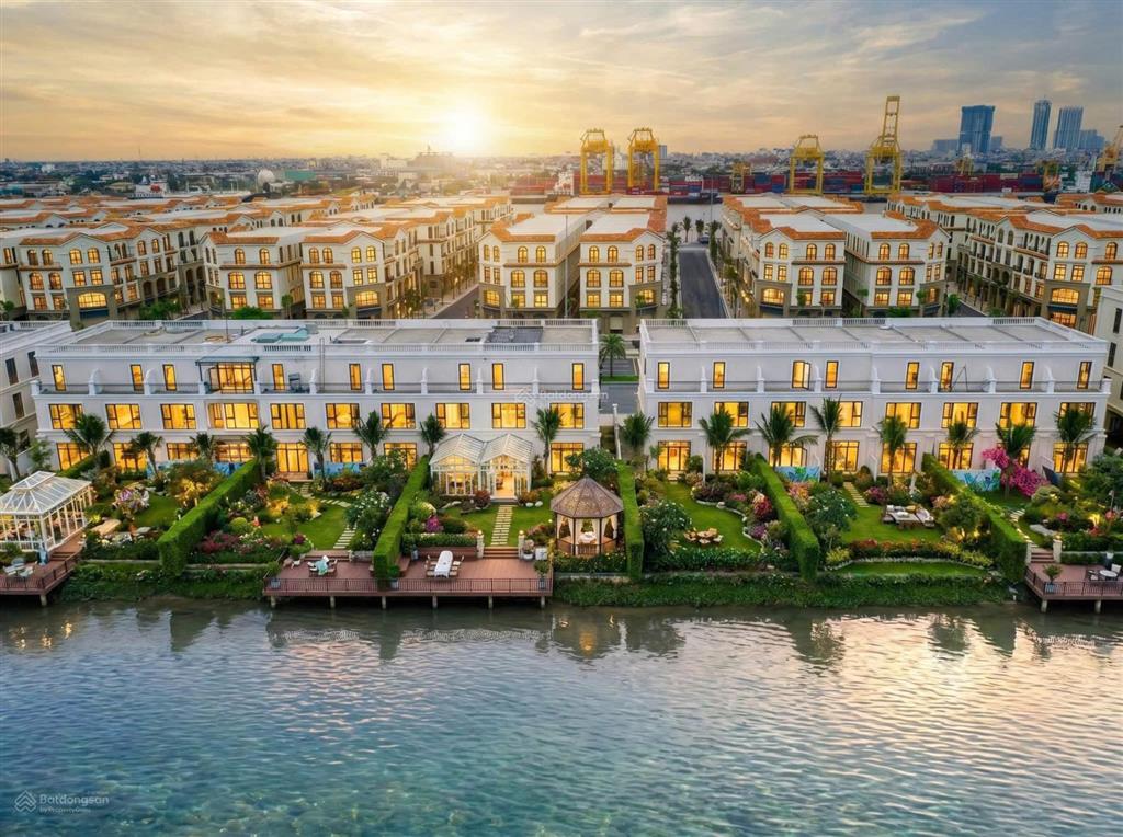 Qt  57 quý tộc 90m2 tặng ~ 100m2 sân vườn, view sông ruột lợn 7,43 tỷ