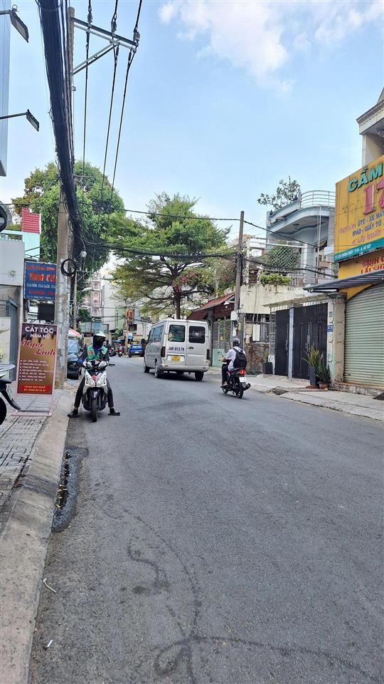 Nhà hẻm xe hơi, 5 tầng 52m(4m x 13m) vuông vức, 5pn, gần khu cityland.