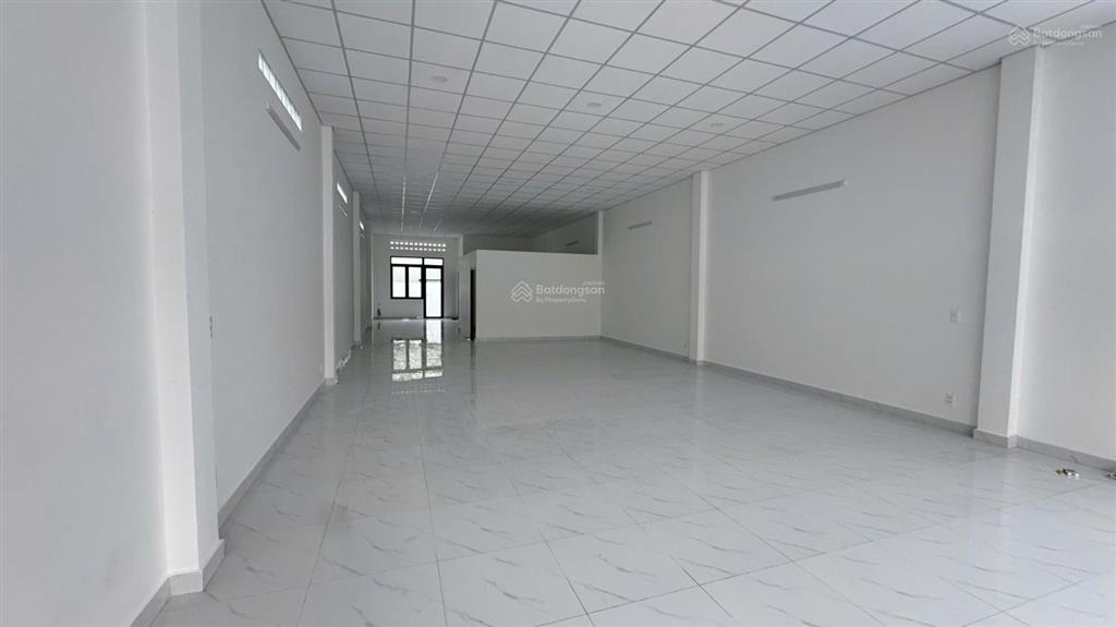 Nhà mặt tiền suối lội 7x40m cần cho thuê