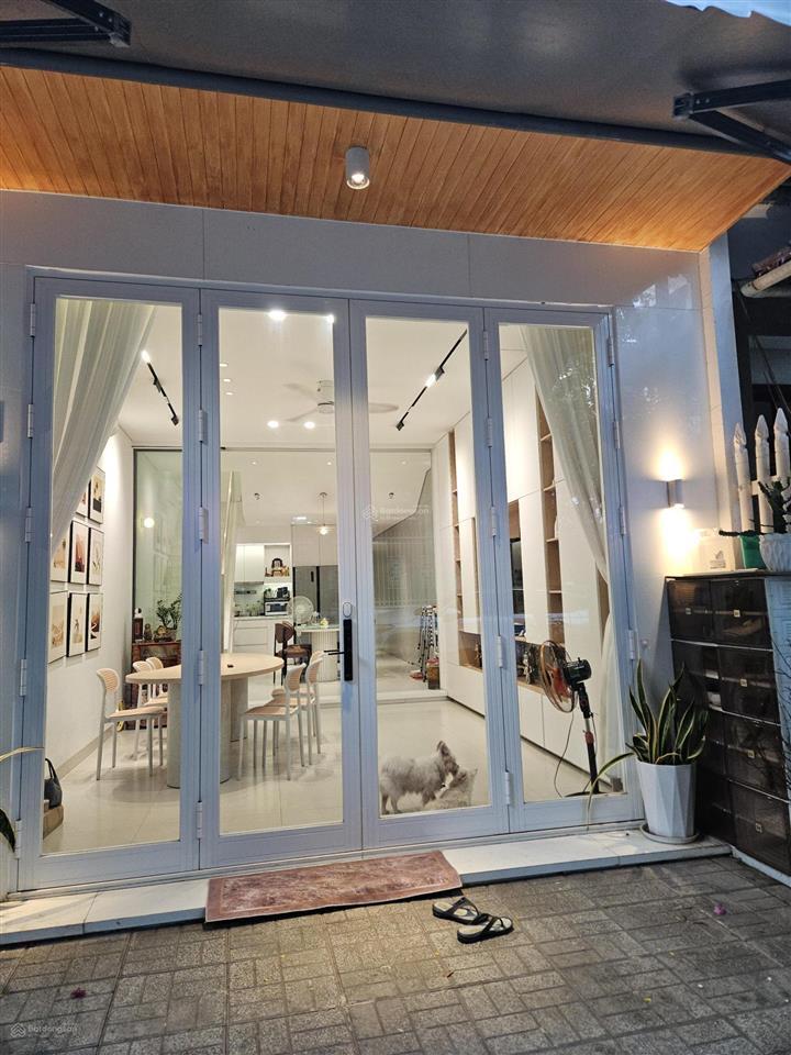 Tòa nhà tại hải hồ, full nội thất mới xây 4 tầng 1 tum kề lô góc đang cho thuê dòng tiền 25tr/tháng