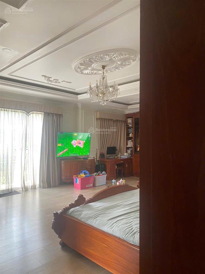 Bán biệt thự đơn lập hai mặt tiền a63 khu nam thông 1 phú mỹ hưng full nội thất gỗ giá trị cao