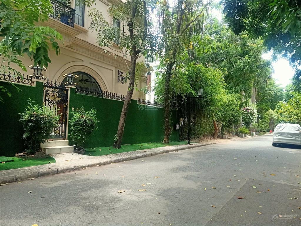 Bán biệt thự đơn lập hai mặt tiền a63 khu nam thông 1 phú mỹ hưng full nội thất gỗ giá trị cao