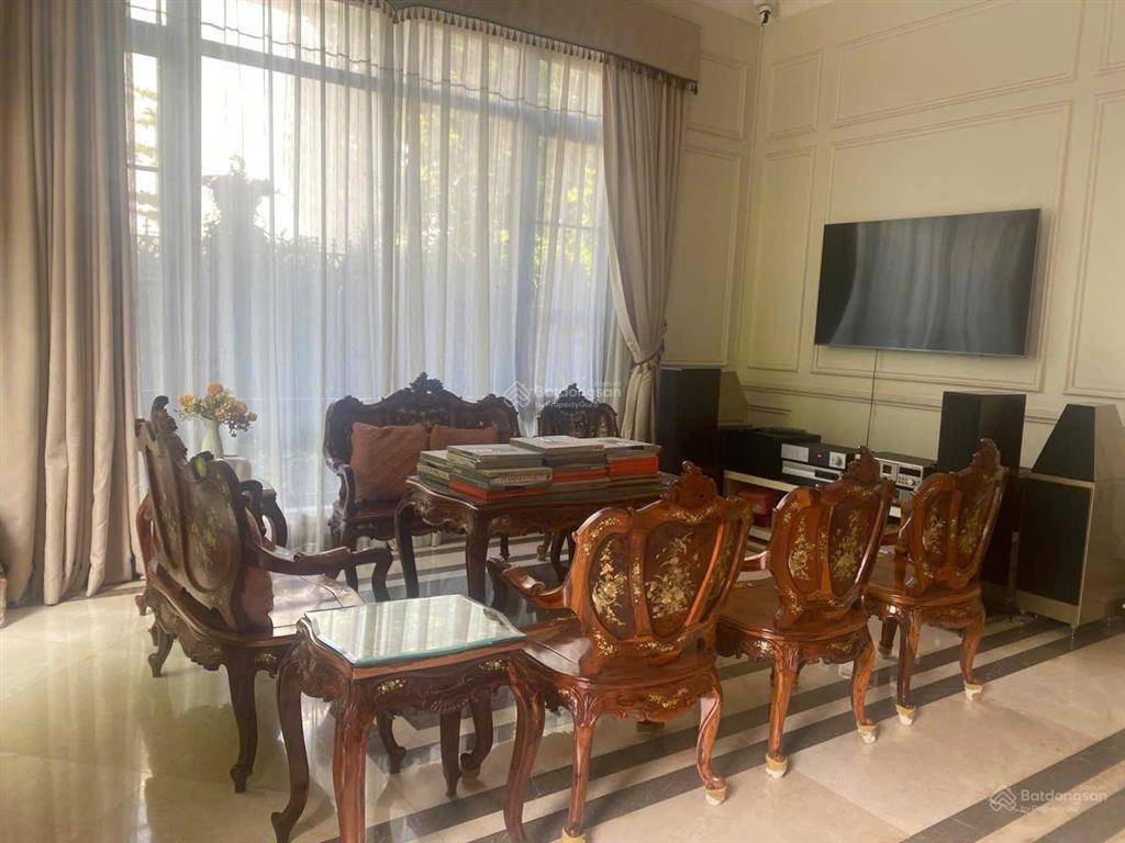 Bán biệt thự đơn lập hai mặt tiền a63 khu nam thông 1 phú mỹ hưng full nội thất gỗ giá trị cao