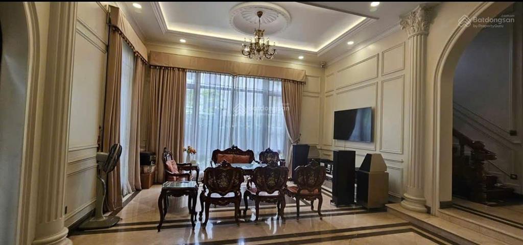 Bán biệt thự đơn lập hai mặt tiền a63 khu nam thông 1 phú mỹ hưng full nội thất gỗ giá trị cao