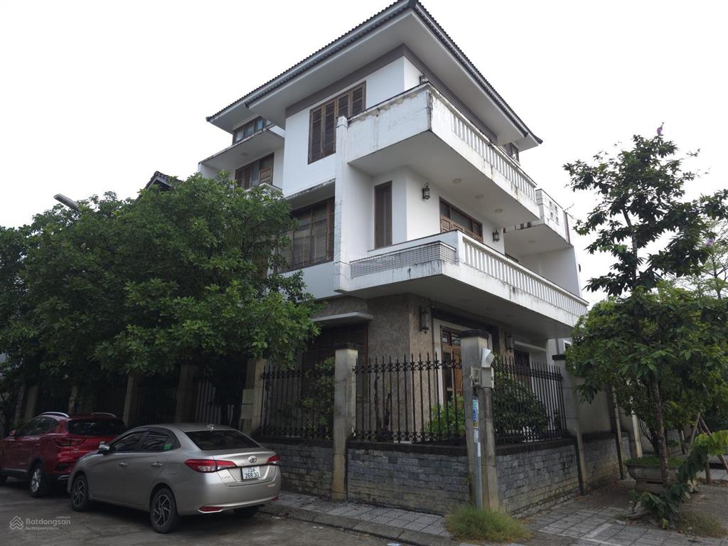 Bán nhà mặt phố tại 26 hoàng văn thụ, giá tốt, 305m2, 4pn, 5wc