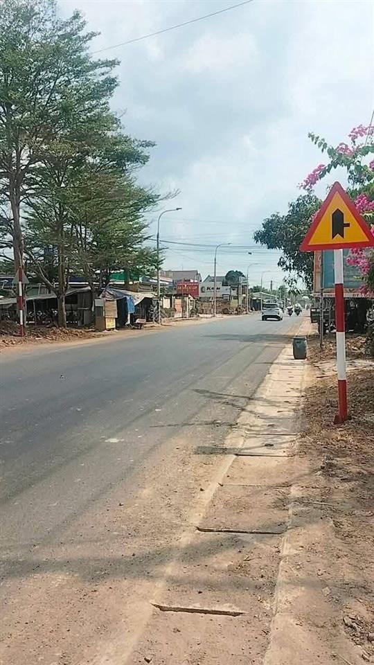Bán lô đất mặt tiền giá rẻ đầu tư tốt đường nguyễn hoàng chỉ 1ti650 trảng bom . sổ riêng ,(533m