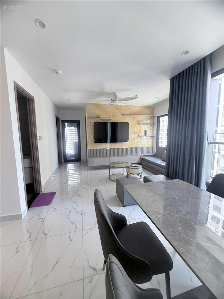 Cho thuê 2pn + full nt 14tr/th sát vincom cách 3 bước chân vinhomes grand park