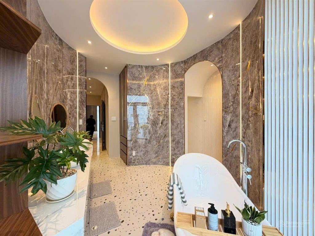 Bán nhà mặt phố tại trần thị trọng, 17,9 tỷ, 67m2, 6pn, 7wc, 5 tầng, hướng tây bắc