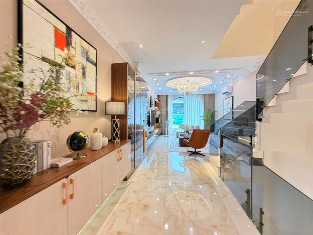 Bán nhà mặt phố tại trần thị trọng, 17,9 tỷ, 67m2, 6pn, 7wc, 5 tầng, hướng tây bắc