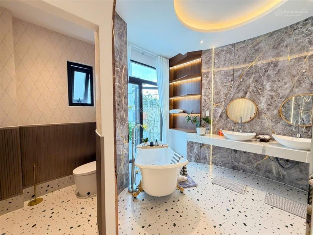 Bán nhà mặt phố tại trần thị trọng, 17,9 tỷ, 67m2, 6pn, 7wc, 5 tầng, hướng tây bắc