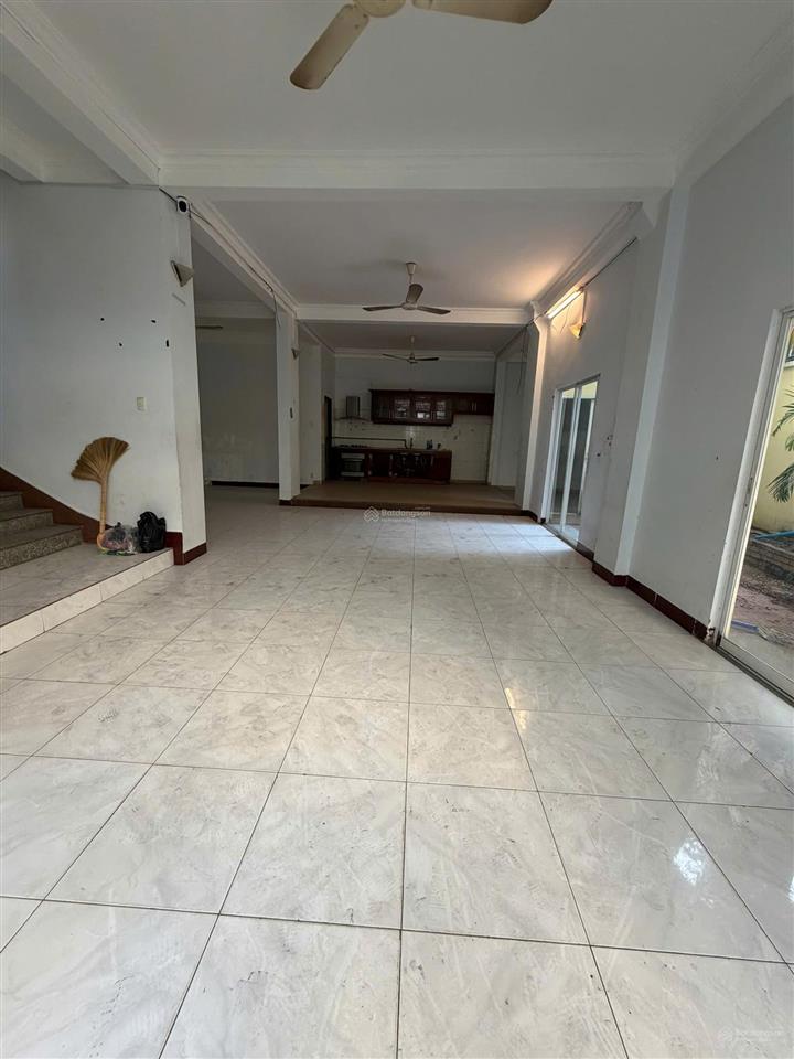 Cho thuê nhà đẹp ngay khu phạm viết chánh  ngay cầu thị nghè dt 12x20m trệt, 2 lầu, st giá 39tr