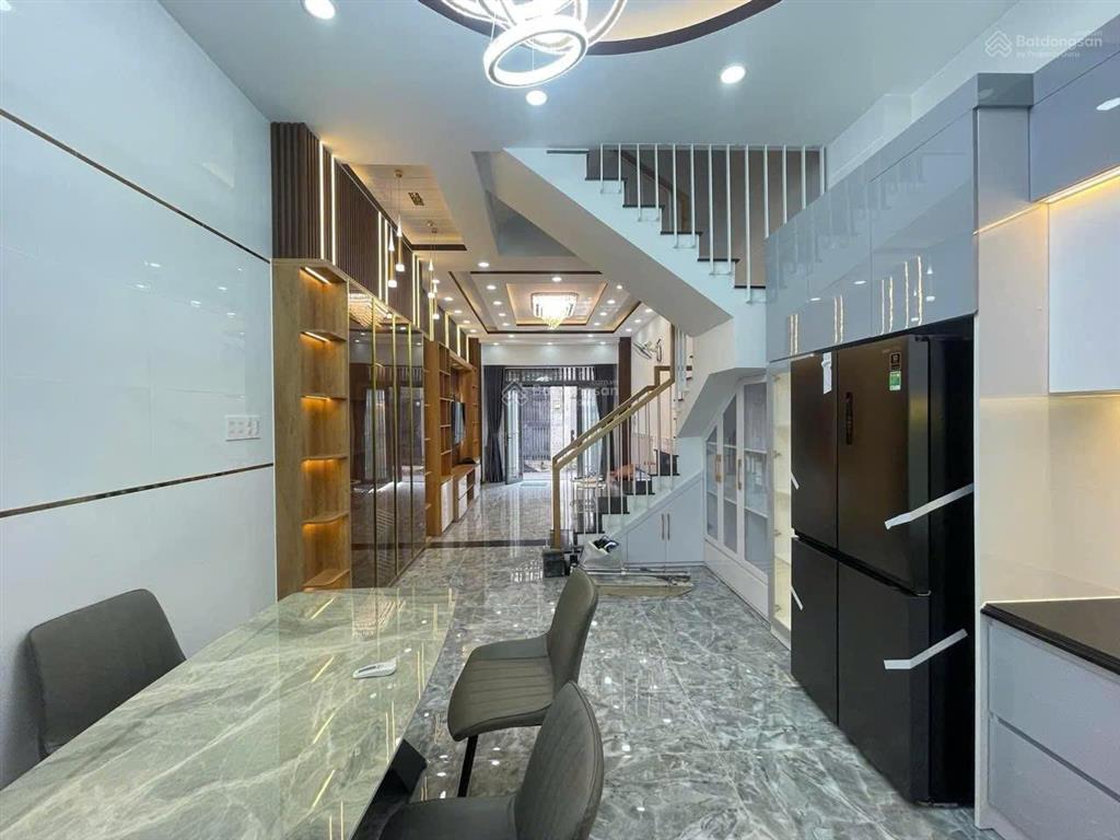 Chủ đi định cư cần bán nhanh nhà đẹp 3pn 3wc giá 3tỷ150 dt 56m²(4x14) shr