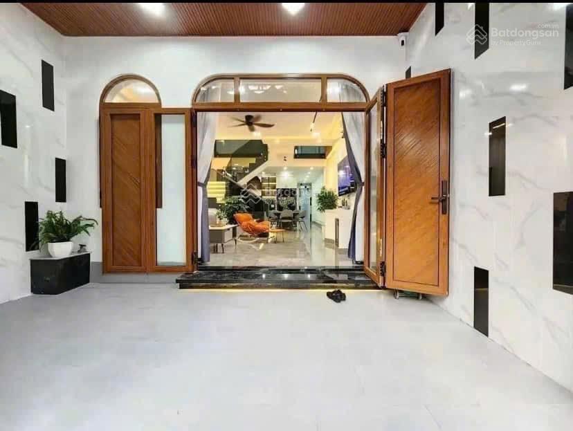 Chủ ngộp tiền cần bán gấp nhà hẻm trương đăng quế, p3, gò vấp. giá 3tỷ5 dt 55m2 ( 4pn 5wc)