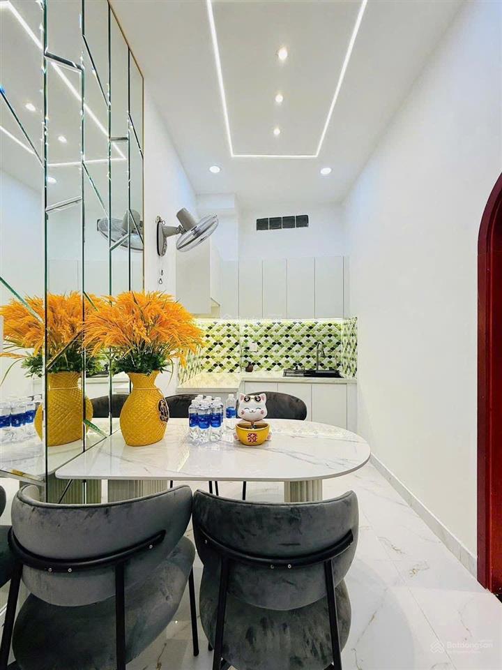 Nhà đẹp đường lê thị hồng dt 40m2 shr giá chỉ 2tỷ9 chủ cần bán gấp để đi định cư