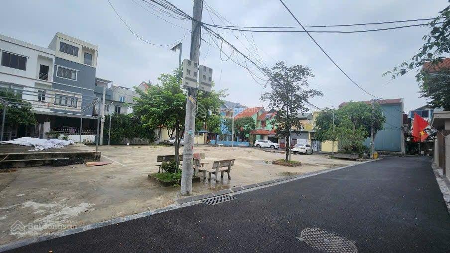 Nhỉnh 4 tỷ 64m thôn vệ, nam hồng, ô tô vào đất