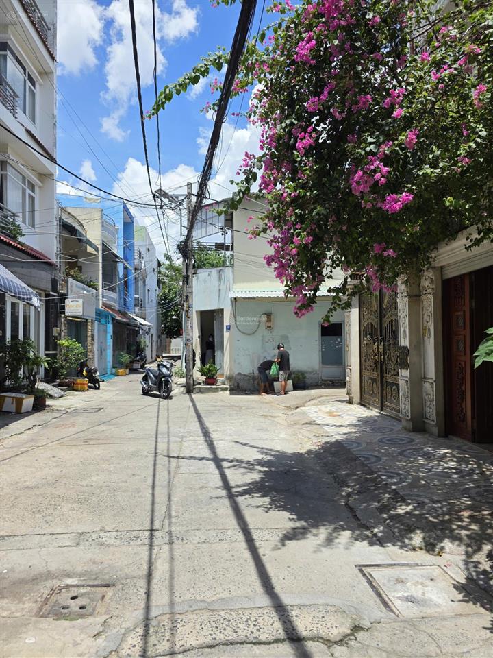 Nhà đẹp ngang 5,5m hẻm ô tô đỗ công tường  tân sơn nhì  chỉ 8.5 tỷ tl