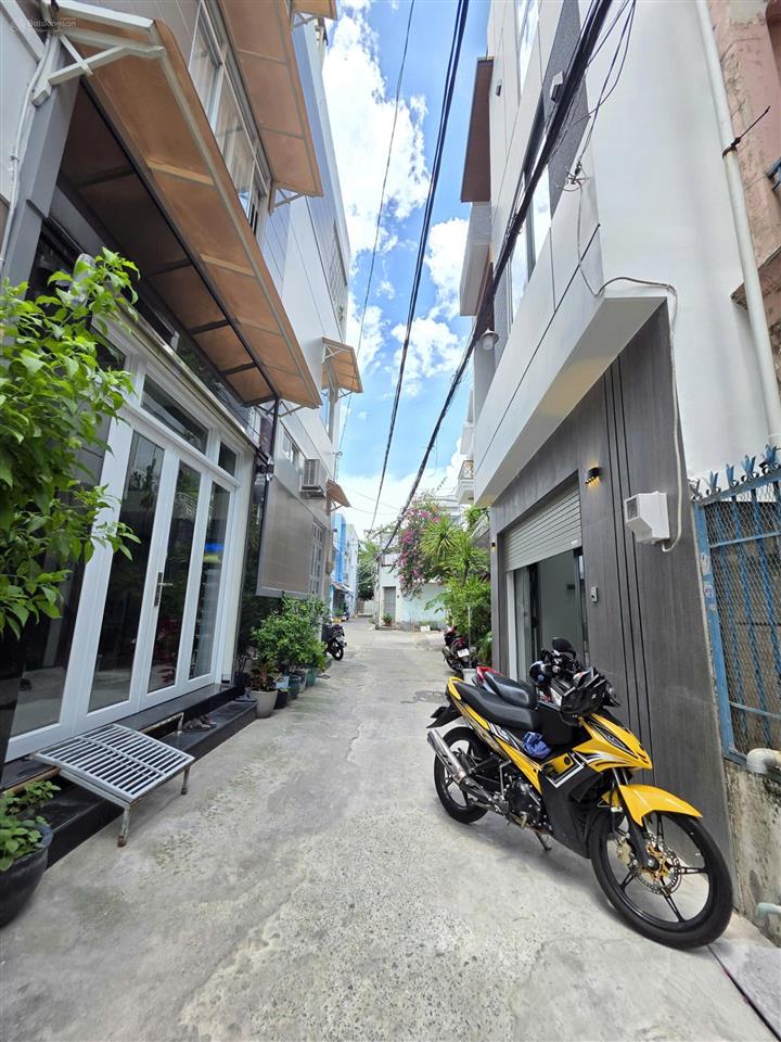 Nhà đẹp ngang 5,5m hẻm ô tô đỗ công tường  tân sơn nhì  chỉ 8.5 tỷ tl