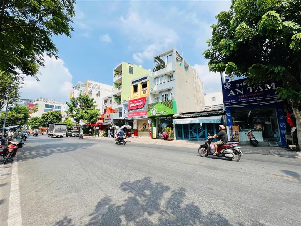 Nhà mt tân sơn nhì, xây sẵn mới 4 tầng có vỉa hè rộng 4m cực kì tiện kinh doanh
