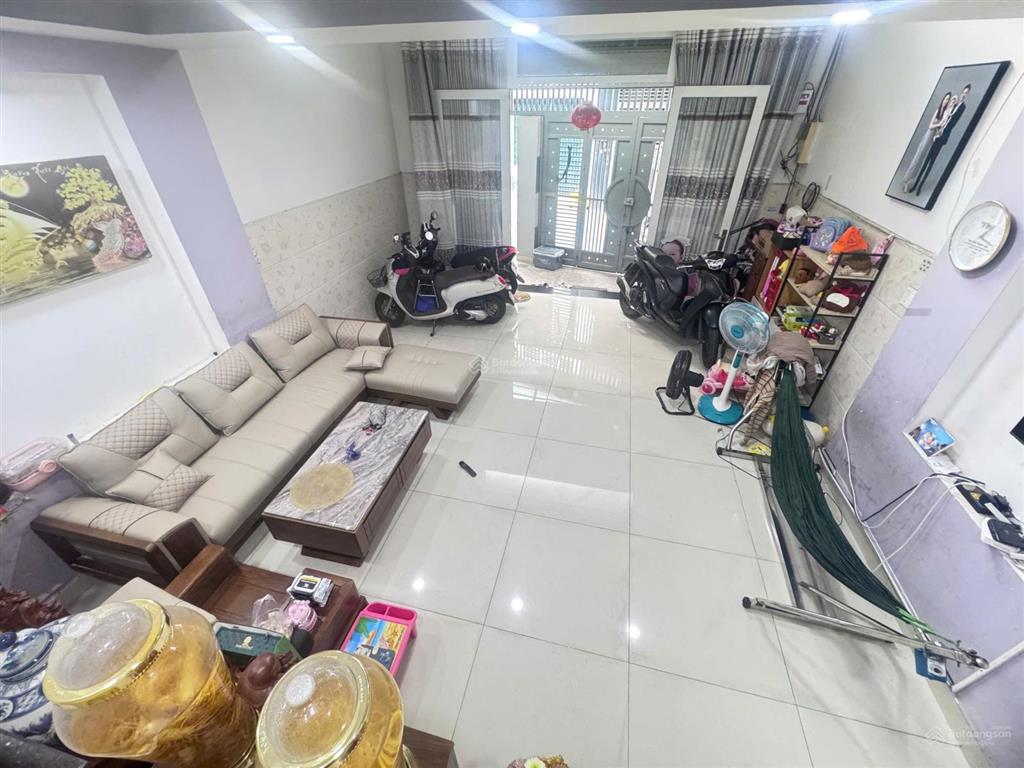 Bán nhà hẻm xe hơi trịnh đình trọng 5x13m 3 lầu đẹp giá 5,5 tỷ.