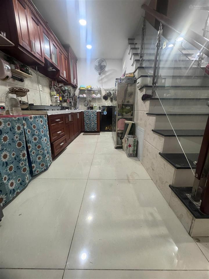 Bán nhà hẻm xe hơi trịnh đình trọng 5x13m 3 lầu đẹp giá 5,5 tỷ.