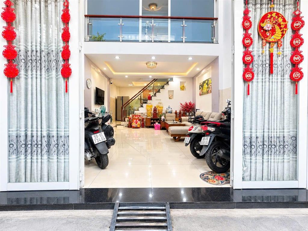 Bán nhà hẻm xe hơi trịnh đình trọng 5x13m 3 lầu đẹp giá 5,5 tỷ.