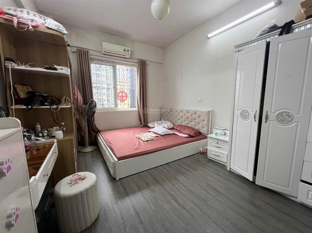 Bán căn hộ tòa số 6 đội nhân, ba đình, 80m2, 6.5 tỷ, 2 ngủ, 2 vs, sổ đỏ cc, full nội thất đẹp.