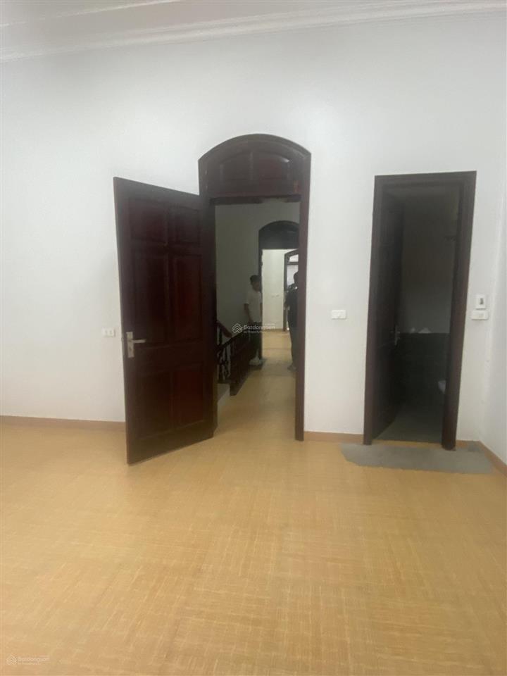 Cho thuê nhà liền kề mp xuân quỳnh, cầu giấy. dt 96m2, 5 tầng. kinh doanh. giá 38 triệu/tháng