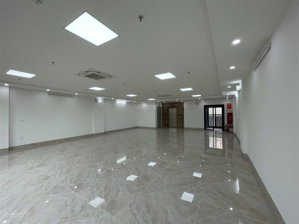 Tòa văn phòng nam trung yên, cầu giấy dt 100m2, 1 hầm, 7 nổi. thông sàn, thang máy, pccc giá 115tr