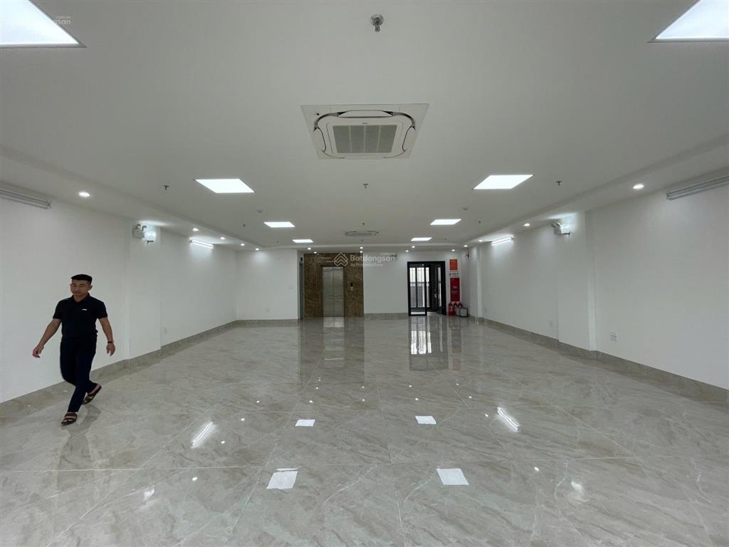 Tòa văn phòng nam trung yên, cầu giấy dt 100m2, 1 hầm, 7 nổi. thông sàn, thang máy, pccc giá 115tr