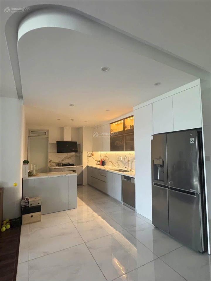 Cho thuê cc ct4 vimeco ii, 22 triệu, 141m2, 3pn + 2vs, đẹp, nhiều tiện ích