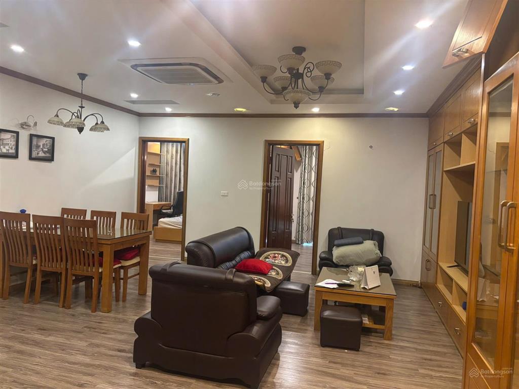 Cho thuê căn hộ cc 2pn, 100m2, 17 triệu vnd tại trần duy hưng, p. trung hòa, q. cầu giấy