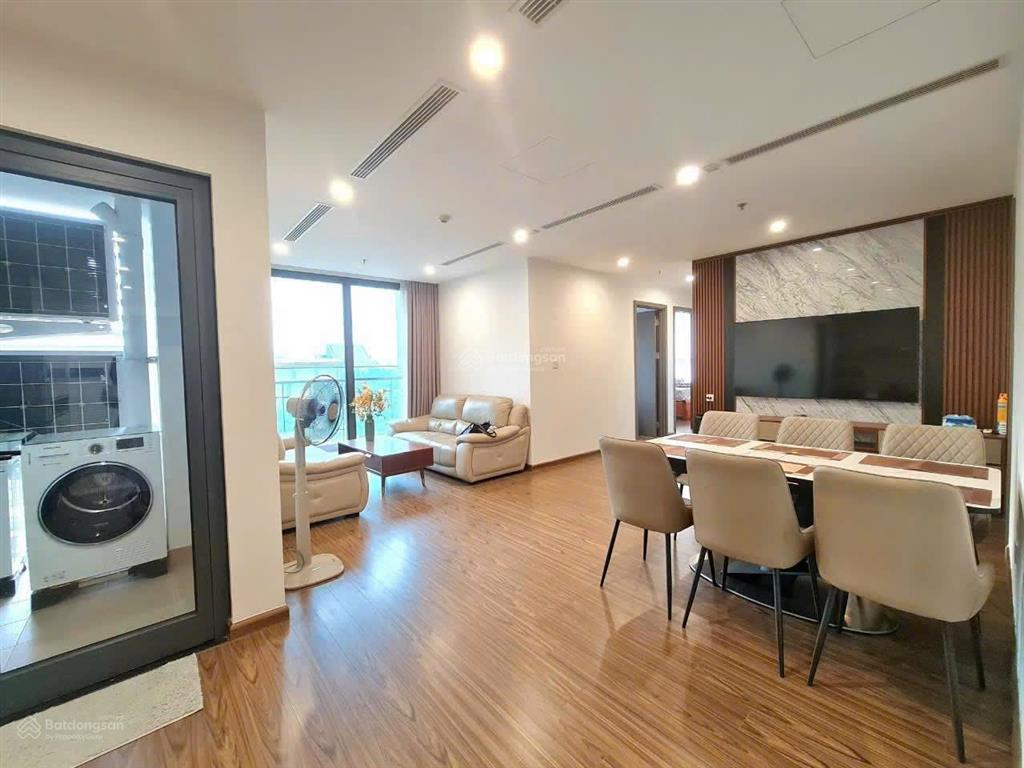 Cho thuê căn hộ thống nhất complex  82 nguyễn tuân 3pn 2wc full đồ có slot ô tô. giá 19tr/tháng.