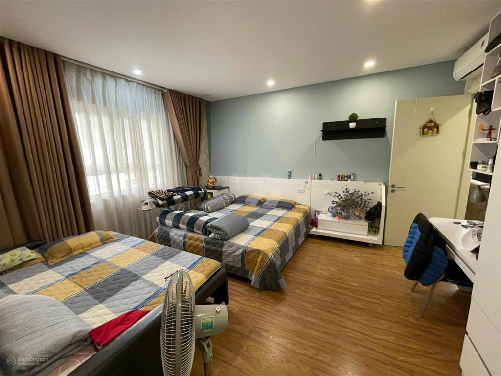 Cho thuê căn hộ licogi13  khuất duy tiến 3 phòng ngủ giá 12,5tr.  0984 677 ***
