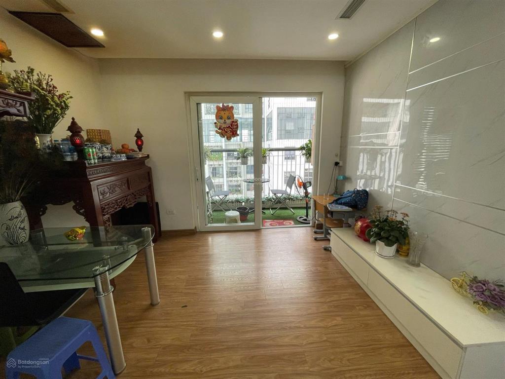 Cho thuê căn hộ licogi13  khuất duy tiến 3 phòng ngủ giá 12,5tr.  0984 677 ***