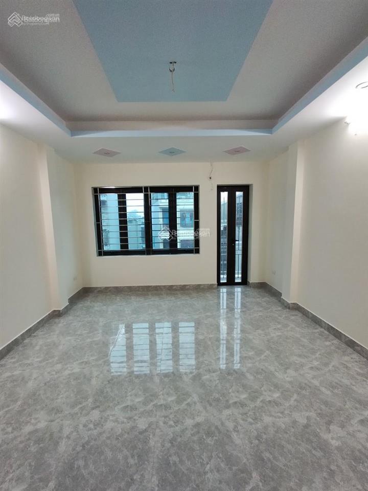Cho thuê mặt bằng tầng 1  mặt phố nguyễn ngọc vũ  70m2 phù hợp kd trà sữa, cafe... 0984 677 ***