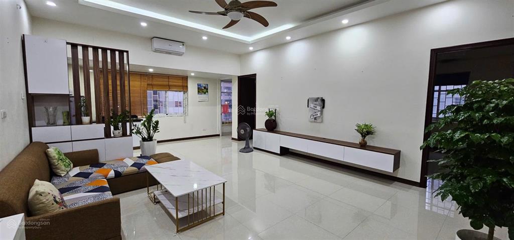 Gia đình cho thuê căn hộ 17t4  trung hoà nhân chính, đường hoàng đạo thuý 2pn 2wc full đồ đẹp